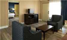 king-bed-suite-of-hotel-pentagon-virginia-th-6.jpg