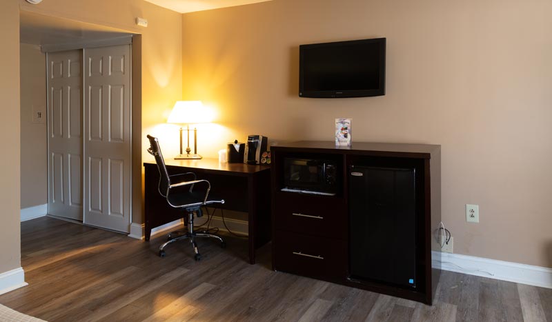 Deluxe King at Hotel Pentagon arlington virginia